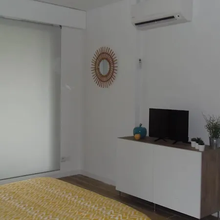 Le Jardin Des Lices Apartment